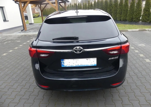 Toyota Avensis cena 64000 przebieg: 110000, rok produkcji 2016 z Bobowa małe 121